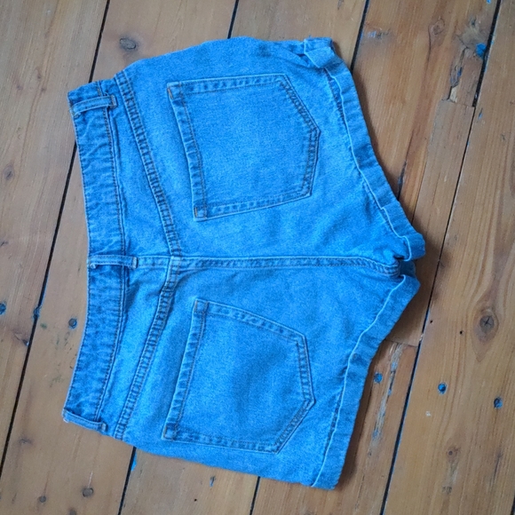 Forever 21 denim shorts - Picture 2 of 3